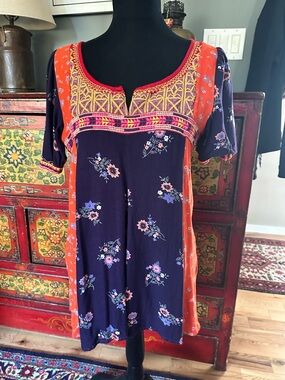 Gorgeous Anthropologie tunic top